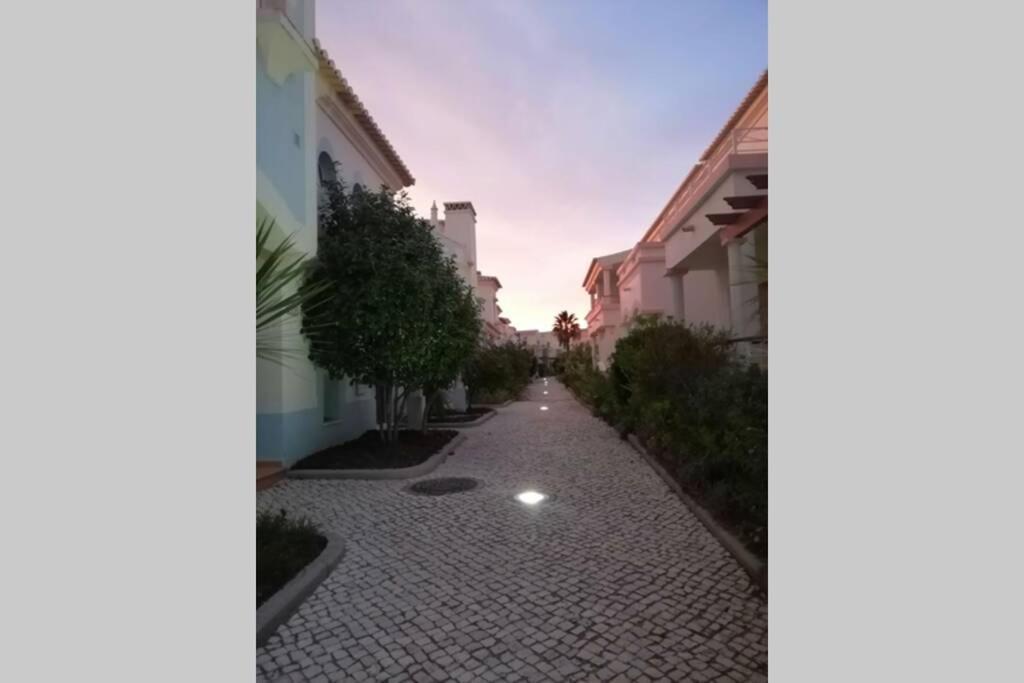 Komfortables Town House In Traumhafter Lage Budens Esterno foto